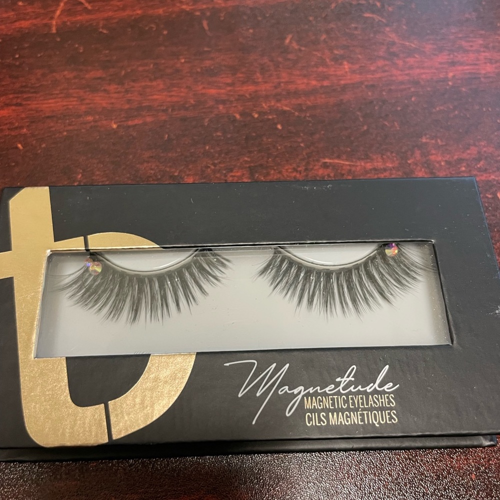Tori Belle Magnetic Lashes.